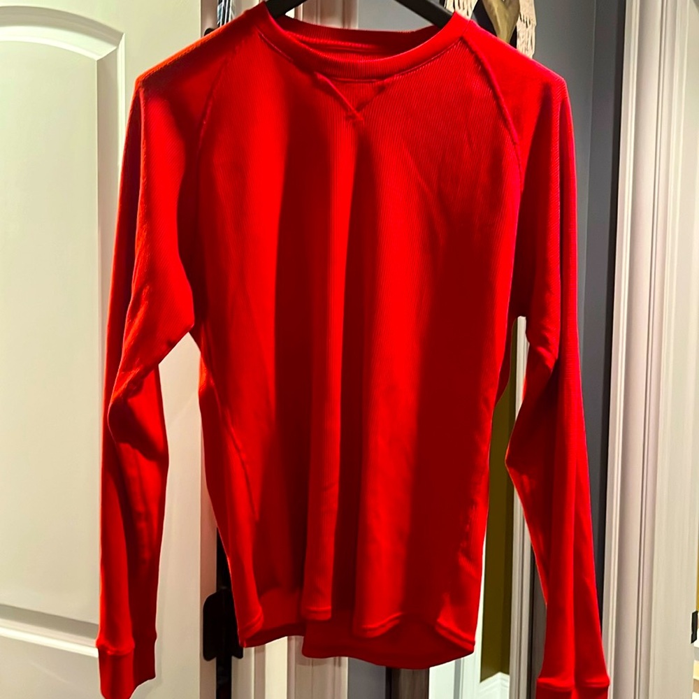 Men’s Large Red Under Armour thermal long sleeve shirt